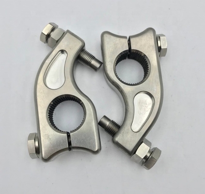 タイタン Gr5 ユニバーサル カーフィットメント 7/8&quot; トルションストップ 1 1/2&quot; スプリット x 3/8&quot; 調整ボルト 3/8&quot;-20ピン ボルト 年ユニバーサル