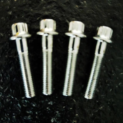 スリバー・フィニッシュ DIN 標準 M7 x 32 12 PT ボルトとM7 ナイロンロックナッツ